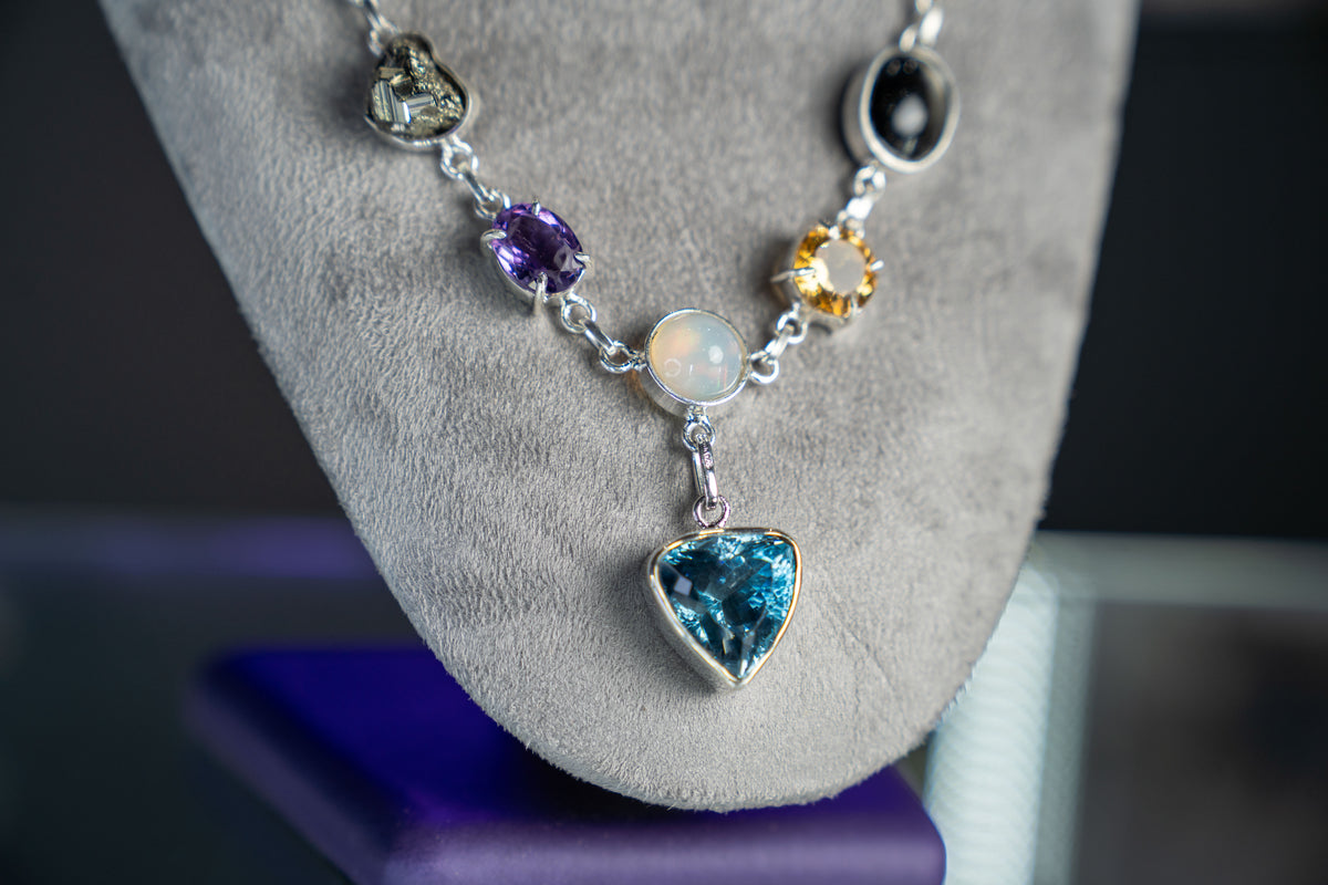 Collar Universo de Gemas