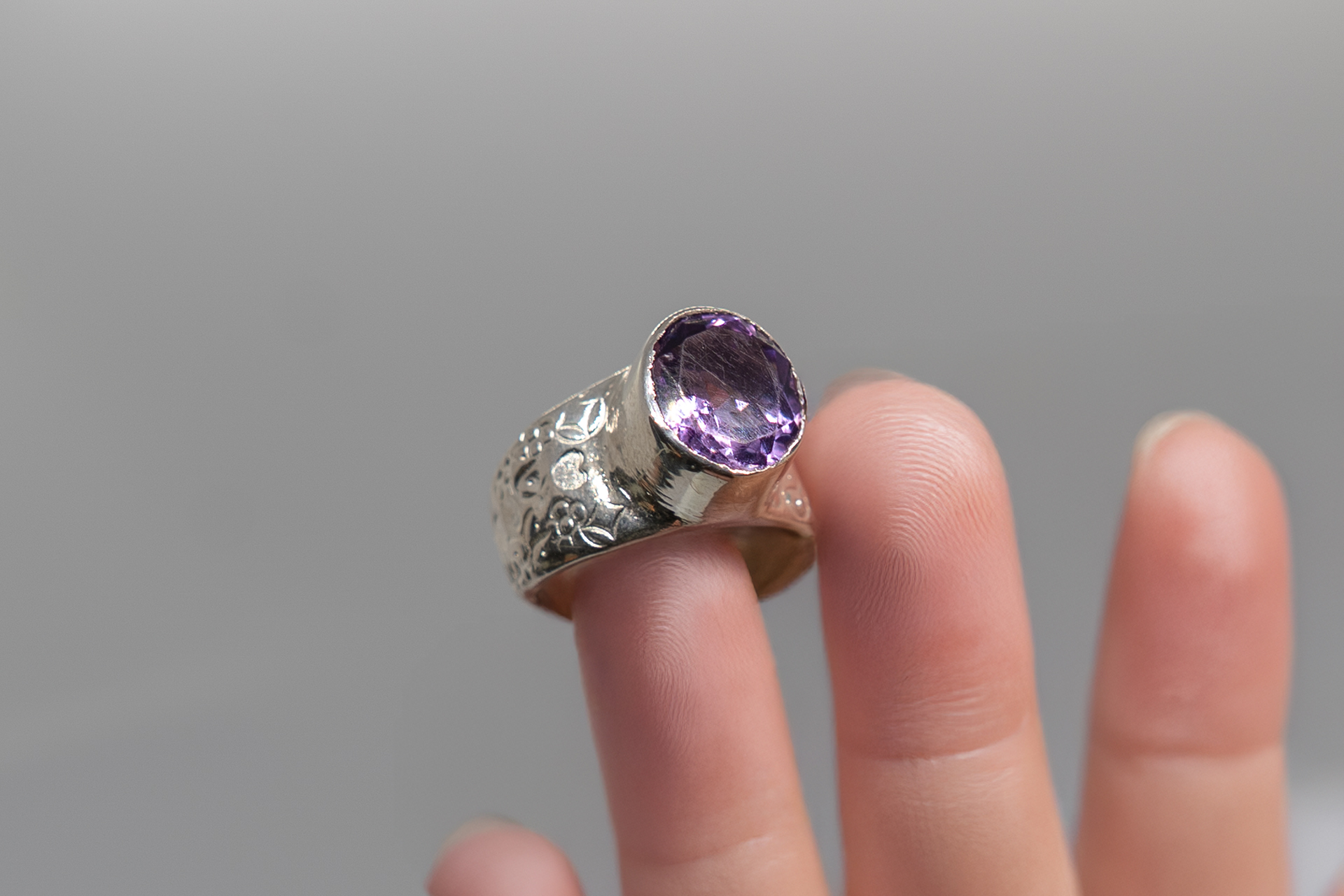 Anillo de amatista con plata