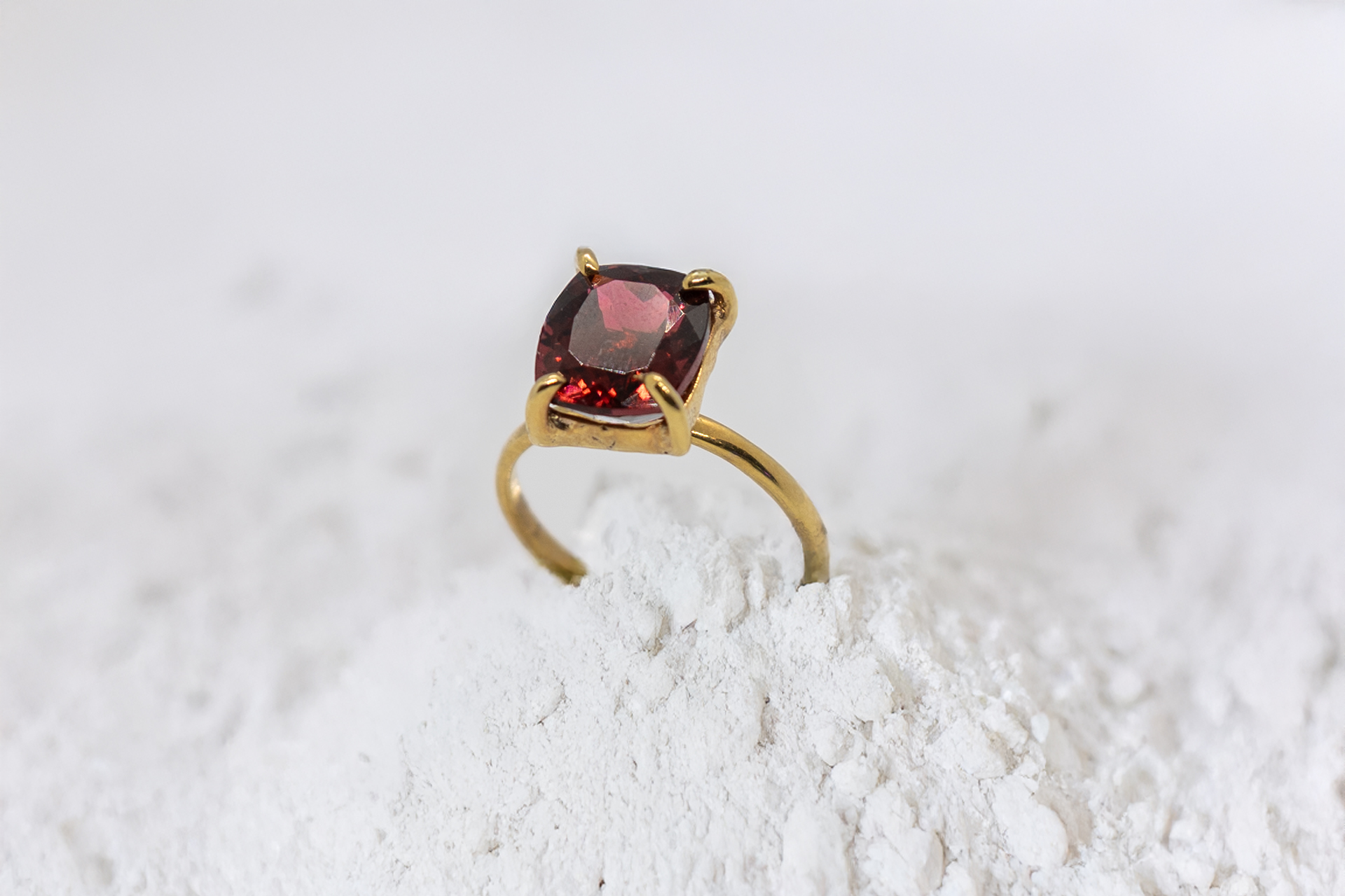 Anillo Turmalina roja en oro 10k - Imagen 4