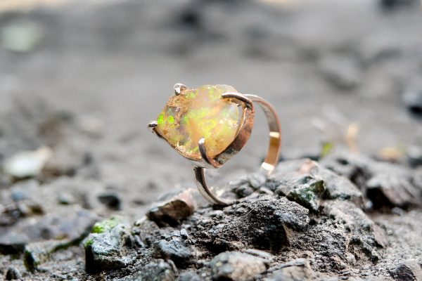 Anillo de Opalo rústico en plata - Imagen 5