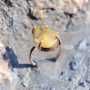 Anillo de Opalo rústico en plata