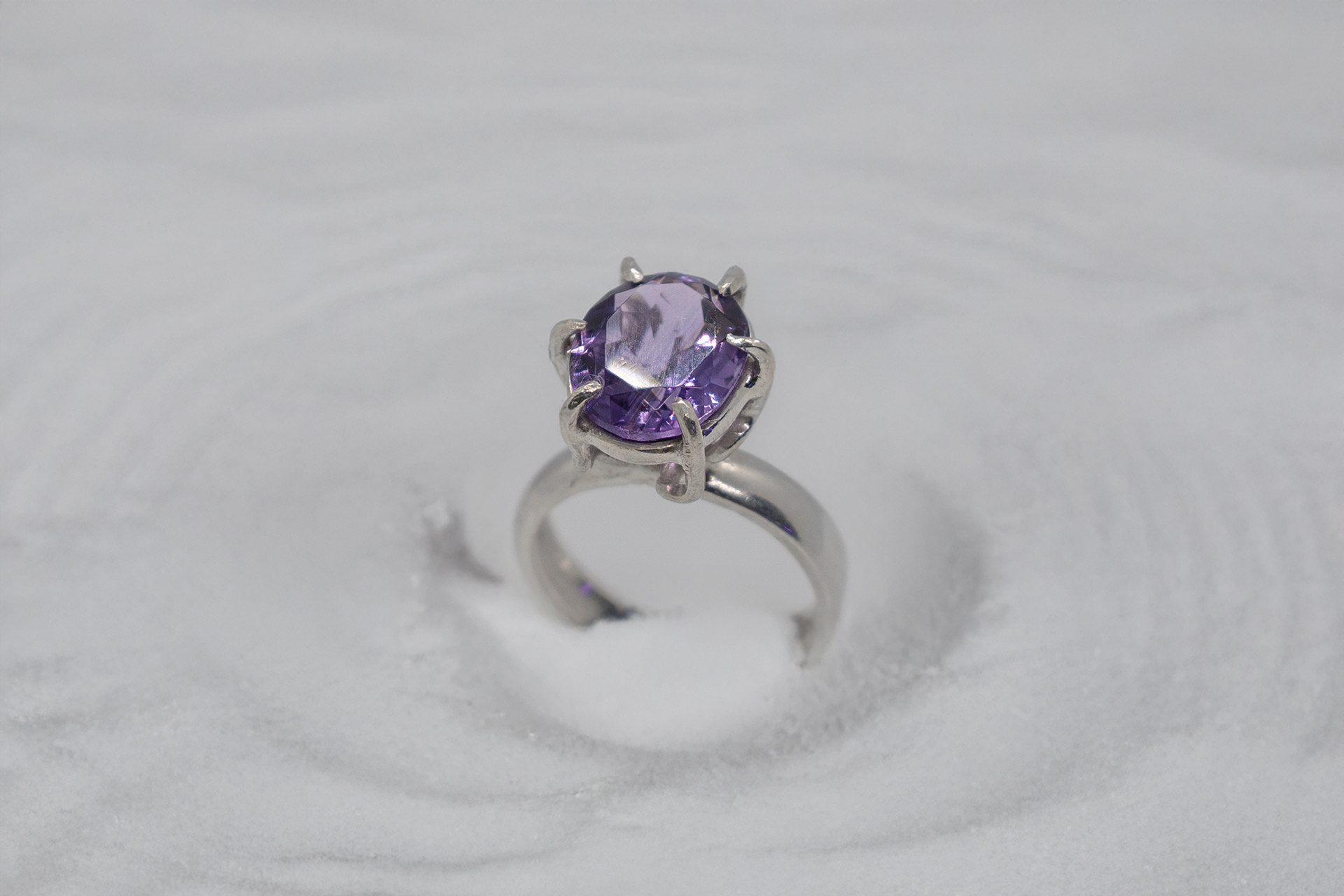 Anillo de amatista facetada en plata - Imagen 4