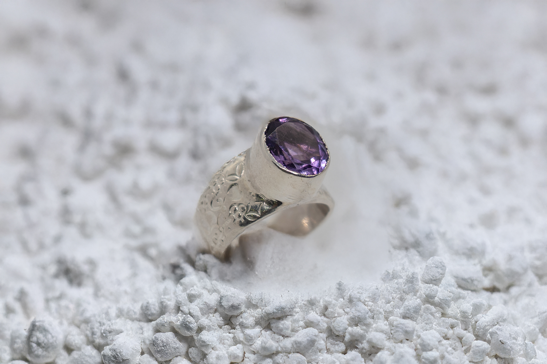 Anillo de amatista con plata - Imagen 2