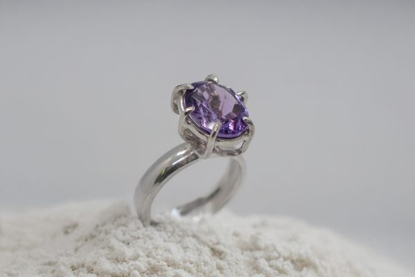 Anillo de amatista facetada en plata - Imagen 3