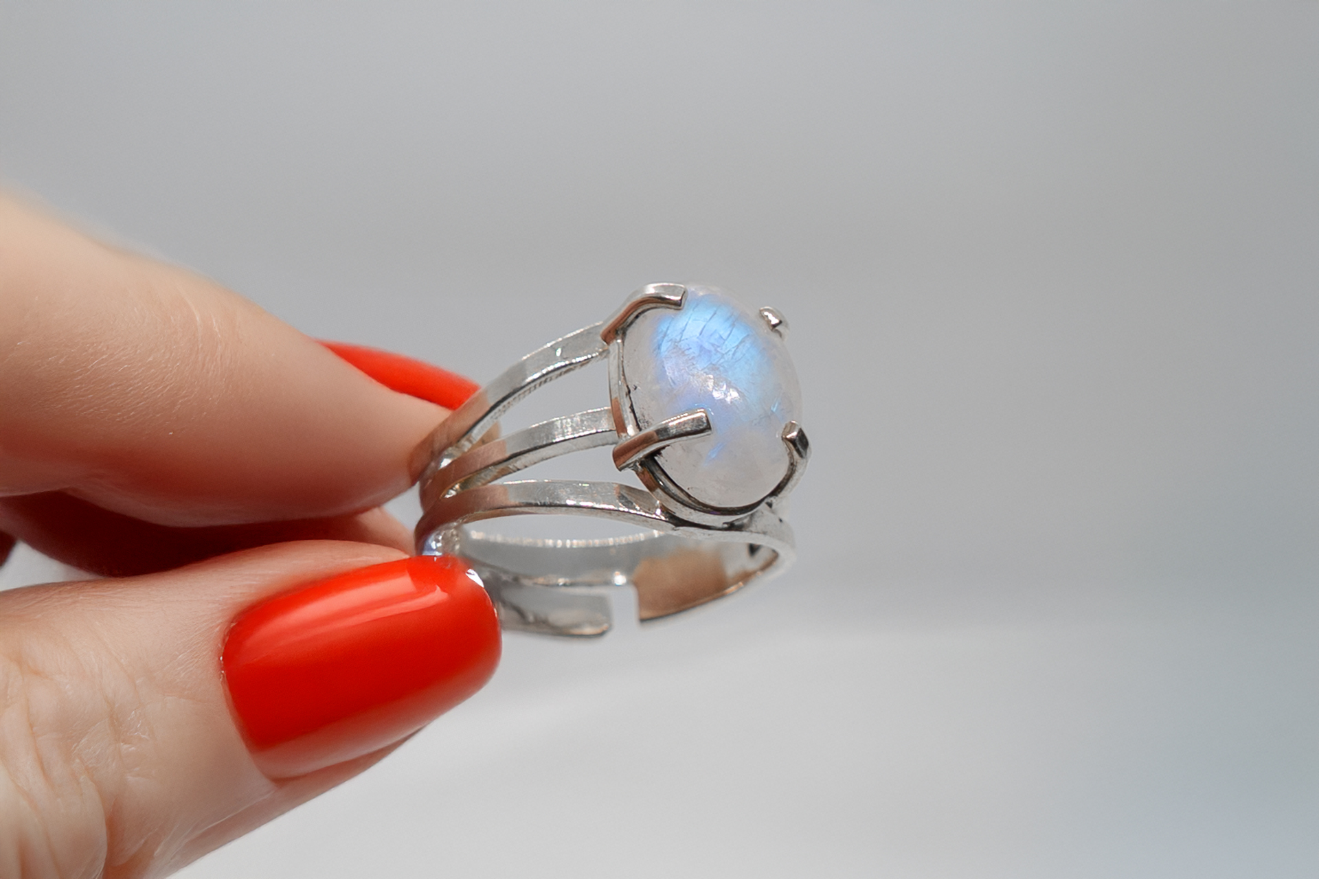 Anillo de piedra luna en plata - Imagen 2