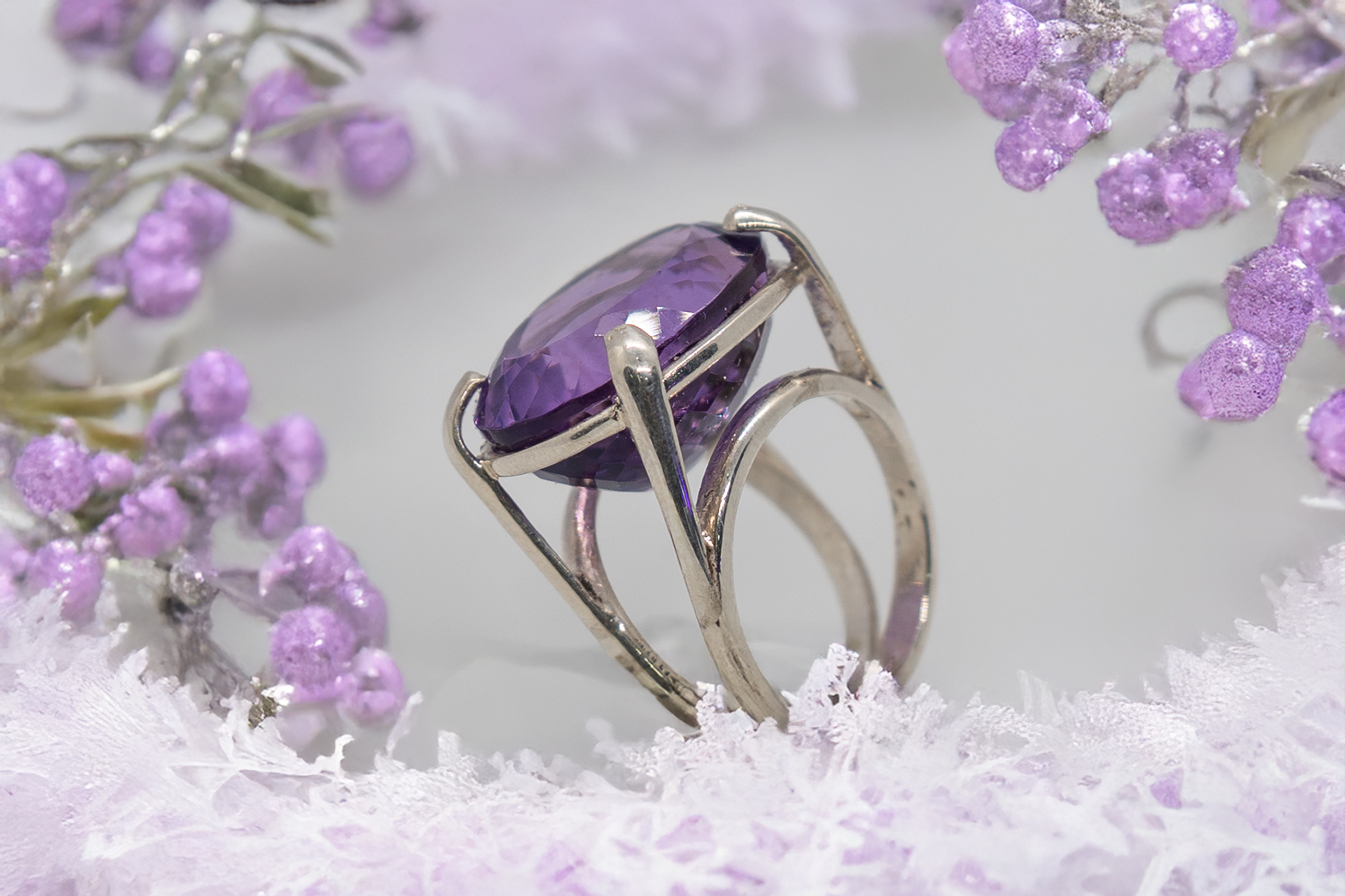 Anillo grande de amatista facetada en plata - Imagen 4