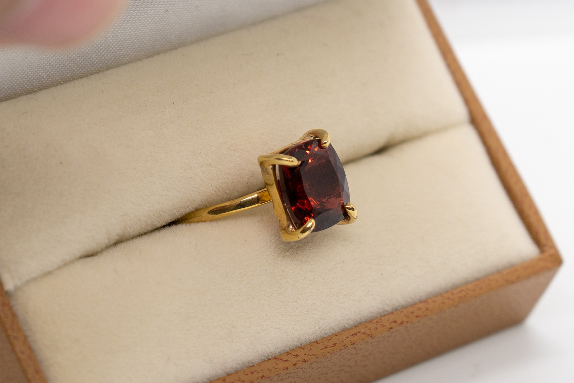 Anillo Turmalina roja en oro 10k - Imagen 3