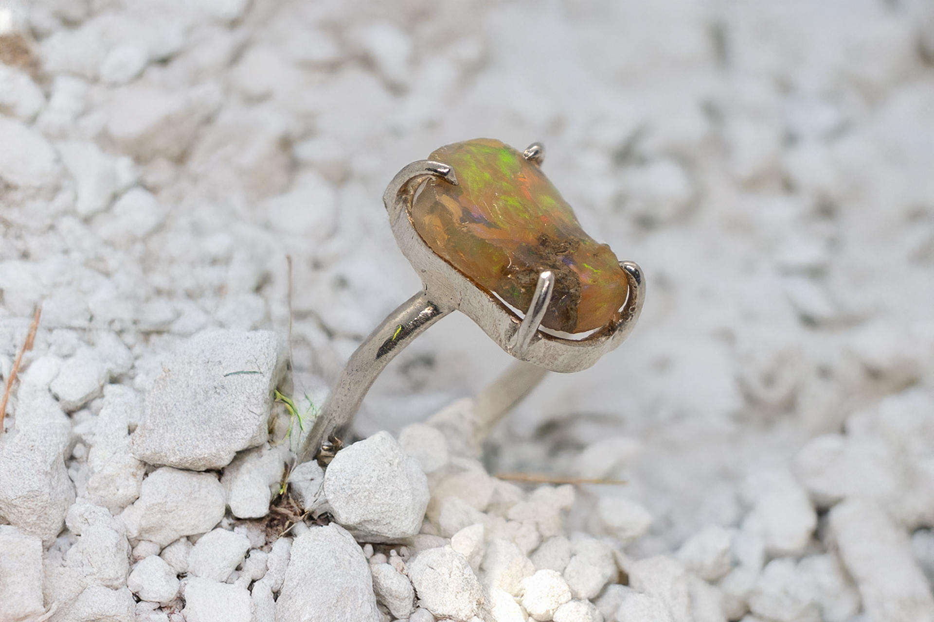 Anillo de Opalo rústico en plata - Imagen 3