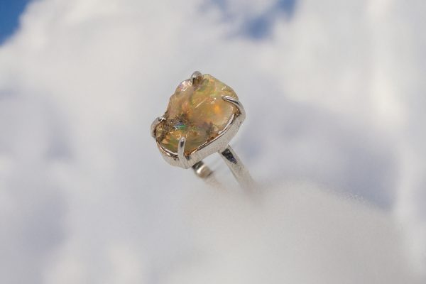 Anillo de Opalo rústico en plata - Imagen 4