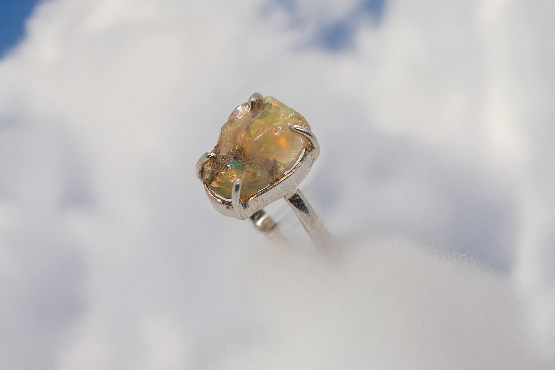 Anillo de Opalo rústico en plata - Imagen 4