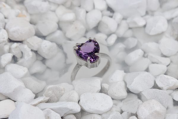 Anillo de corazón facetado amatista en plata - Imagen 4